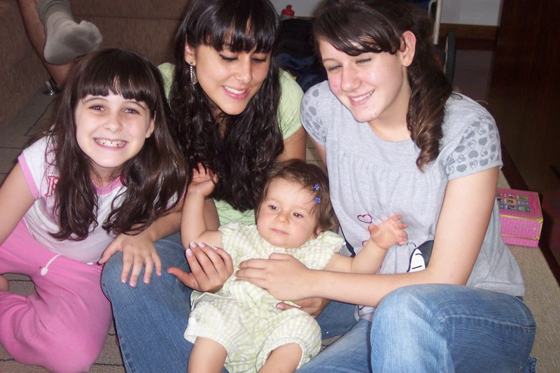 Nat com as primas Raquel, Paula e Luiza