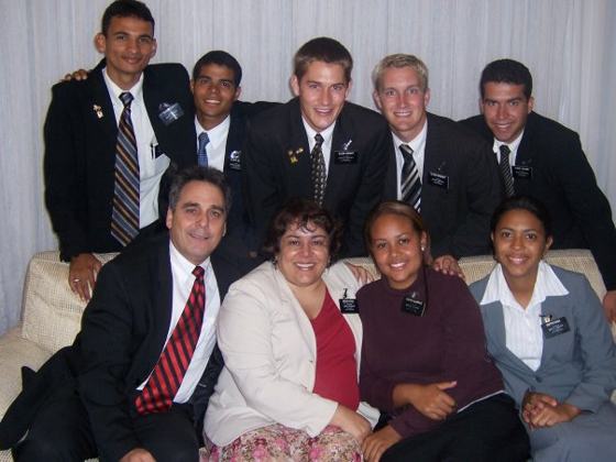 Saídas: Elder Alves, Elder de Melo, Elder Wright, Sister Queiroz, Elder Grigsby, Elder Luciano, Sister Dias