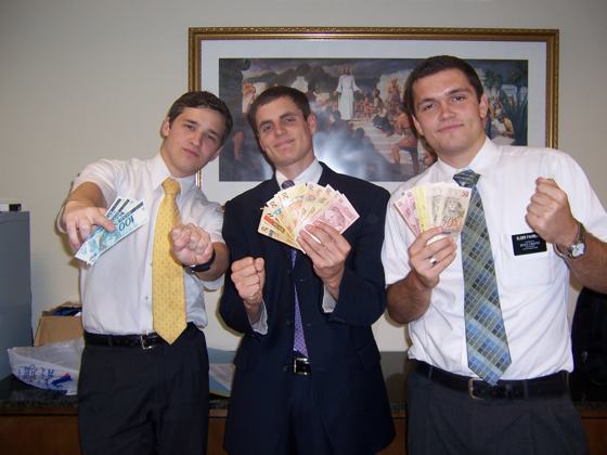 3 Secretários Financeiros mãos de vaca: Elder Dickinson, Elder Crose e Elder Favreau