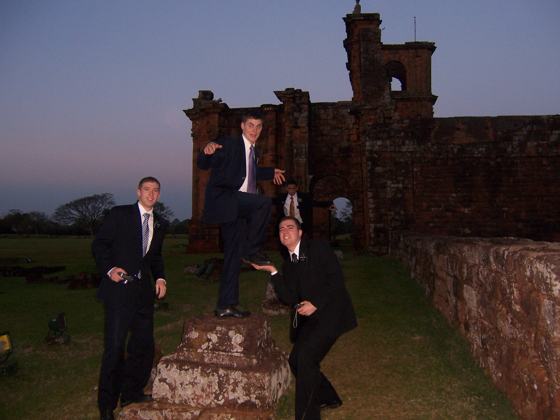 Elder Crose, Elder Fowler, Elder Santana e Elder M. Lopes