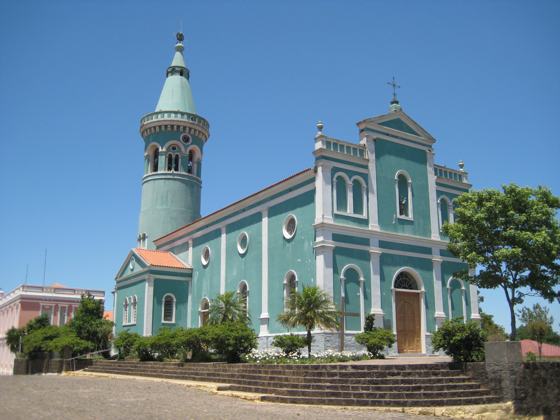 Igreja com torre redonda em Silveira Martins